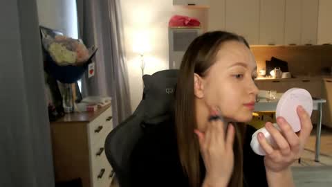 _lalune_ online show from April 13, 11:27 am