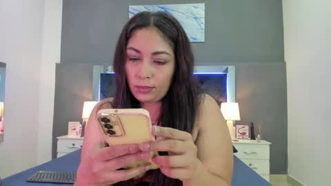 Snapshot of _lauralove_69 chatting on November 29, 8:34 pm Lauralove online show from November 29, 8:34 pm