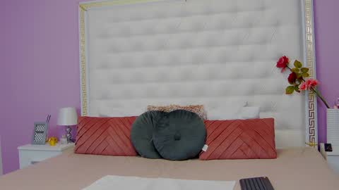 Snapshot of _lenapaul_ chatting on January 27, 6:09 pm Lena Paul online show from January 27, 6:09 pm