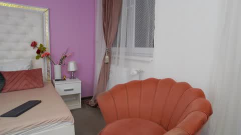 Snapshot of _lenapaul_ chatting on February 6, 2:33 am Lena Paul online show from February 6, 2:33 am