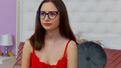 Snapshot of _lenapaul_ chatting on February 6, 5:35 am Lena Paul online show from February 6, 5:35 am