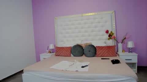 Snapshot of _lenapaul_ chatting on February 18, 11:11 am Lena Paul online show from February 18, 11:11 am