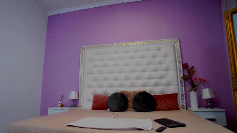 Snapshot of _lenapaul_ chatting on September 15, 4:01 am Lena Paul online show from September 15, 4:01 am