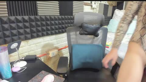 lexie online show from April 6, 4:46 am