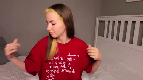 Snapshot of _little_butterfly_ chatting on October 23, 2:27 pm Emma online show from October 23, 2:27 pm