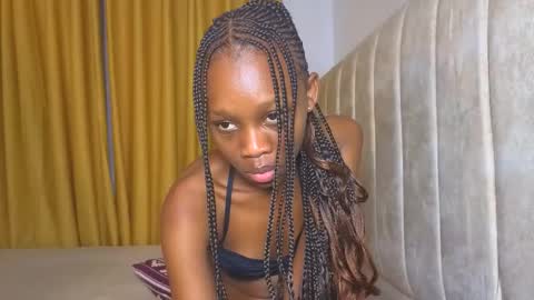 Littlevenus online show from November 18, 11:37 pm