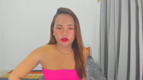 Snapshot of _lovelyyan69_ chatting on March 7, 6:54 pm _lovelyyan69_ online show from March 7, 6:54 pm
