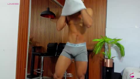 Snapshot of _luca_flame chatting on November 20, 2:01 am _luca_flame online show from November 20, 2:01 am