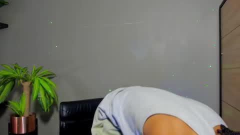 Snapshot of _luca_flame chatting on November 25, 7:03 pm _luca_flame online show from November 25, 7:03 pm