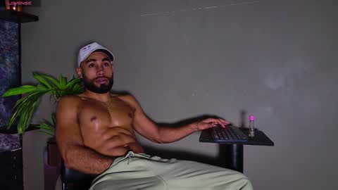 Snapshot of _luca_flame chatting on December 3, 3:47 am _luca_flame online show from December 3, 3:47 am