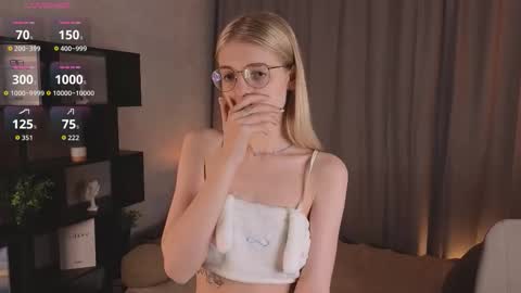 Snapshot of _luckybet_ chatting on October 8, 5:43 pm Monica online show from October 8, 5:43 pm