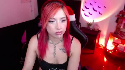 Queen.  Help me reach 100 thumbs up  online show from December 17, 8:32 pm