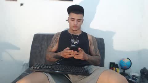 Snapshot of _luxury_23 chatting on December 19, 8:23 pm STIVEN online show from December 19, 8:23 pm