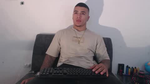 Snapshot of _luxury_23 chatting on January 27, 12:48 pm STIVEN online show from January 27, 12:48 pm