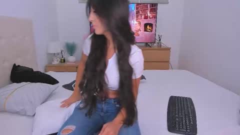 Lynna online show from September 25, 8:34 pm