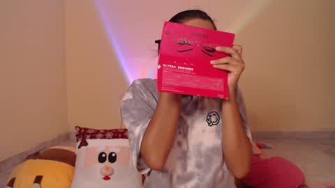 Snapshot of _maiahairy_ chatting on December 10, 10:58 pm Maia online show from December 10, 10:58 pm