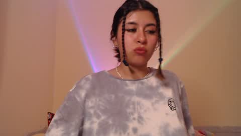 Snapshot of _maiahairy_ chatting on December 11, 1:58 am Maia online show from December 11, 1:58 am