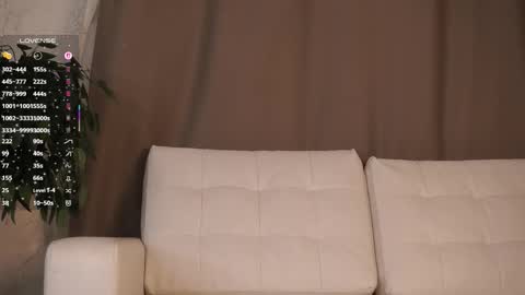  Gwen  online show from January 14, 5:18 pm