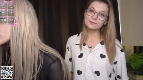 Elva and Kate  online show from November 2, 7:33 am