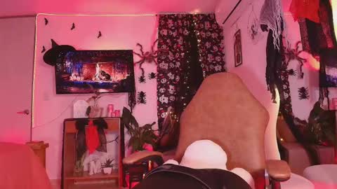 Snapshot of _megan_akbar chatting on October 21, 12:17 pm Marce online show from October 21, 12:17 pm