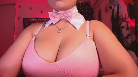 Snapshot of _megan_akbar chatting on November 1, 5:48 pm Marce online show from November 1, 5:48 pm