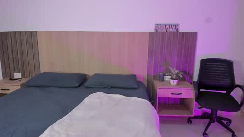 _miamiller_ online show from September 25, 8:12 pm