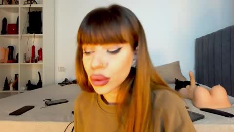 Snapshot of _milagoddess chatting on October 26, 5:52 pm AstrideVonTeese online show from October 26, 5:52 pm