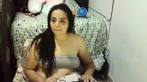 Snapshot of _milf_naughty chatting on October 18, 11:33 am _milf_naughty online show from October 18, 11:33 am