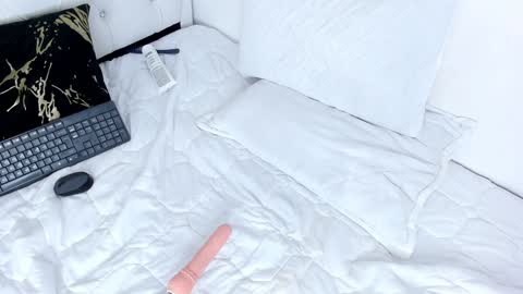 Mishelle online show from December 11, 6:47 am