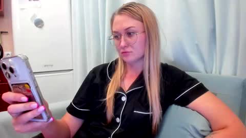 Eva online show from October 8, 7:33 pm
