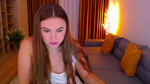 Mia online show from September 18, 3:08 am