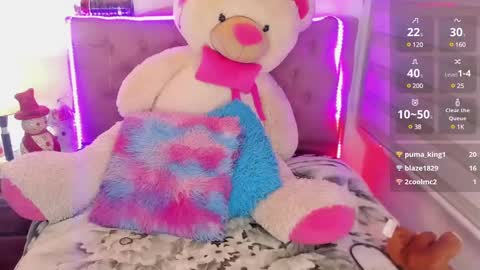 Snapshot of _missemily chatting on December 3, 1:41 am Emi online show from December 3, 1:41 am