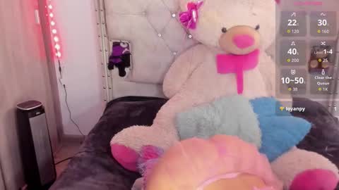 Snapshot of _missemily chatting on October 10, 7:35 pm Emi online show from October 10, 7:35 pm