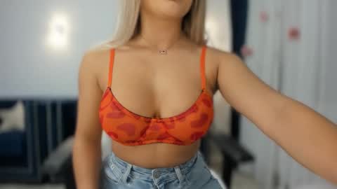 Snapshot of _missperfection_ chatting on February 6, 2:55 am .. my fav tip 1120040012123335 online show from February 6, 2:55 am