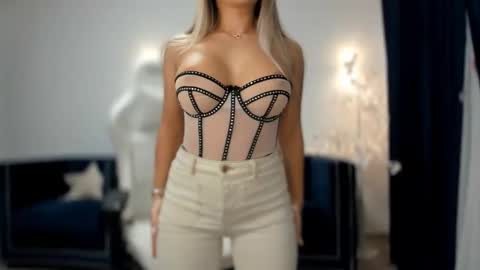 Snapshot of _missperfection_ chatting on February 8, 3:08 am .. my fav tip 1120040012123335 online show from February 8, 3:08 am