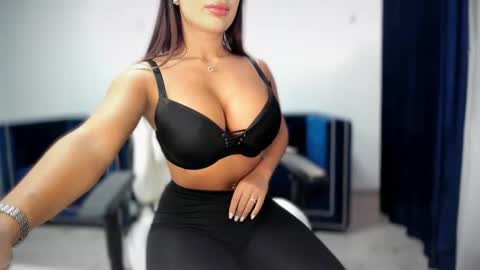 Snapshot of _missperfection_ chatting on November 9, 3:05 am .. my fav tip 1120040012123335 online show from November 9, 3:05 am