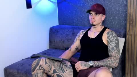 Snapshot of _mrcock_ chatting on May 11, 9:23 pm _mrcock_ online show from May 11, 9:23 pm