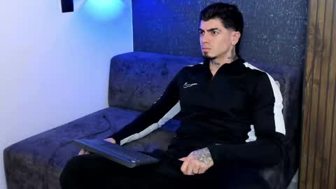Snapshot of _mrcock_ chatting on May 24, 3:22 am _mrcock_ online show from May 24, 3:22 am