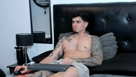 Snapshot of _mrcock_ chatting on May 27, 4:31 am _mrcock_ online show from May 27, 4:31 am