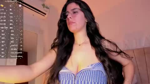 Niah  You can call me Ni or cutie haha online show from January 28, 11:50 pm