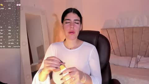 Niah  You can call me Ni or cutie haha online show from February 10, 9:25 pm