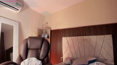 Niah  You can call me Ni or cutie haha online show from September 15, 8:42 pm