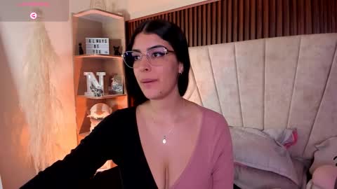 Niah  You can call me Ni or cutie haha online show from October 21, 8:20 pm