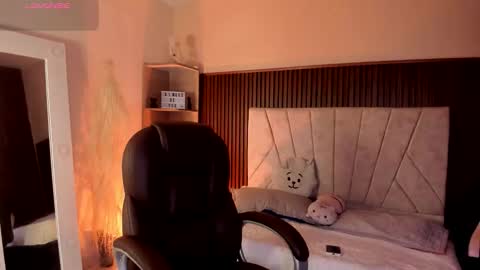 Niah  You can call me Ni or cutie haha online show from November 5, 8:42 pm