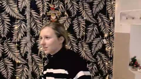 Snapshot of _nicole_new chatting on December 20, 10:55 am Nica online show from December 20, 10:55 am