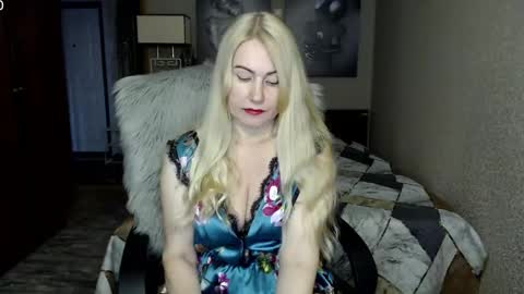 Snapshot of _night_fantasy_ chatting on December 20, 5:47 am Donella online show from December 20, 5:47 am