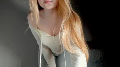 Snapshot of _o0o__ chatting on December 2, 9:43 pm Adalin online show from December 2, 9:43 pm