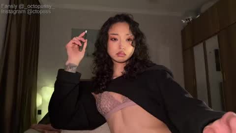 Mikayla online show from May 24, 8:47 pm