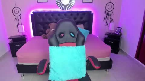 Olivia jones online show from November 24, 11:54 am