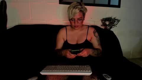 Snapshot of _paradissela chatting on February 3, 2:21 am GAIA online show from February 3, 2:21 am